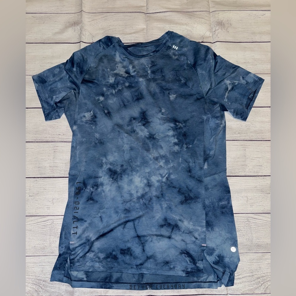 NWOT Men's Lululemon Tshirt